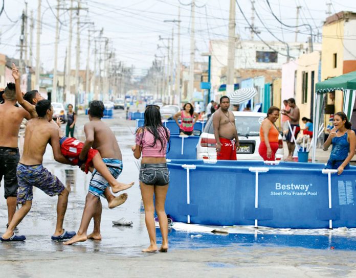 Piscinas portátiles en la vía pública