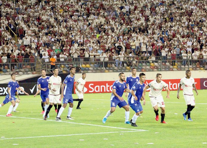 Universitario de Deportes enfrenta a Cerro Porteño