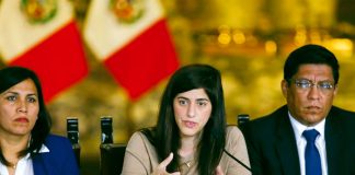 Zeballos defiende insultos a ministra María Antonieta Alva