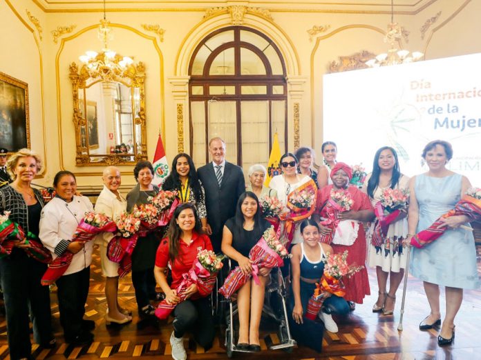 14 mujeres destacadas recibieron reconocimiento