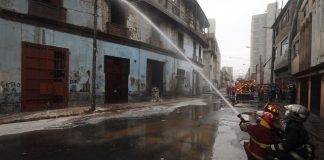 Controlan incendio en solar El Buque Incendio en solar El Buque