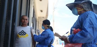 Coronavirus: Minsa vacuna a adultos mayores contra neumonía Minsa recorre casas vacunando a adultos mayores contra neumonía