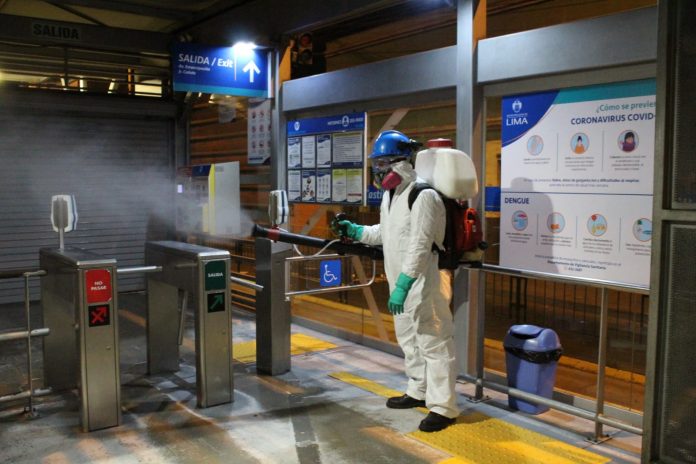 Continúa fumigación y limpieza de las estaciones del metropolitano