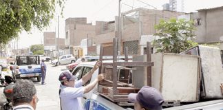 Desocupan calles colindantes al Coliseo Amauta