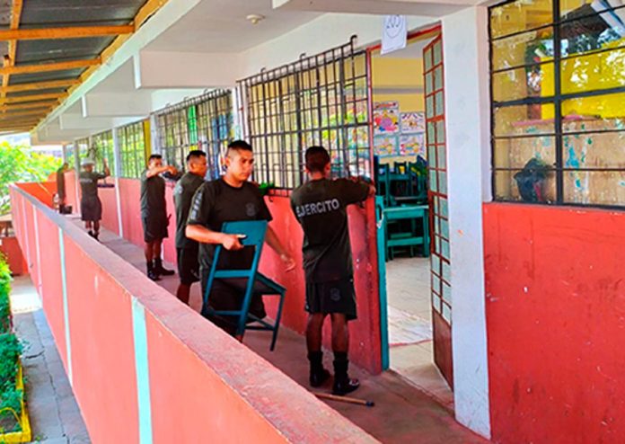 Ejército y bomberos apoyan a colegios en lugar de deflagración