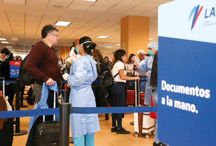 Viajeros que aterricen en el Perú serán aislados