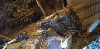 Patrullero cae de cerro y aplasta vivienda en Pamplona