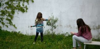 España: Niños saldrían una hora a la calle