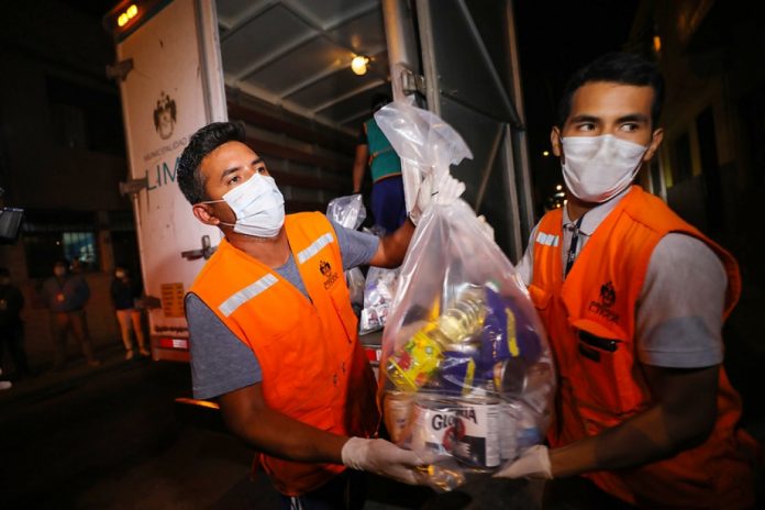 Entregan 5,400 canastas a familias del Cercado