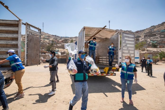 Entregan canastas de víveres a vecinos de Lurigancho-Chosica