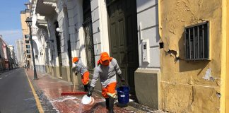 Desinfectan alrededores del Centro Histórico