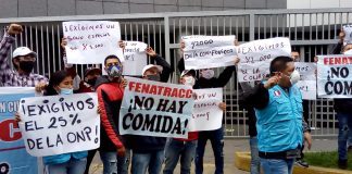 Obreros protestan en exteriores de Ministerio de Vivienda