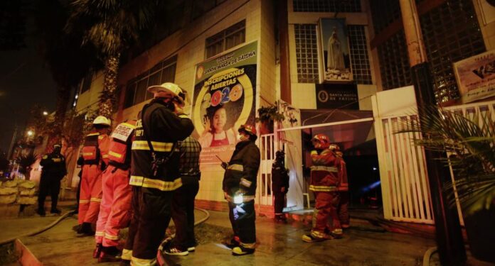 Incendio en colegio desató pánico entre vecinos