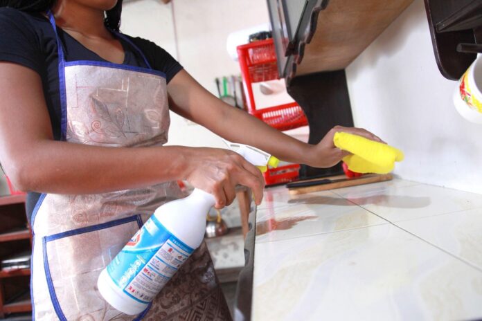 Desinfectar los ambientes del hogar