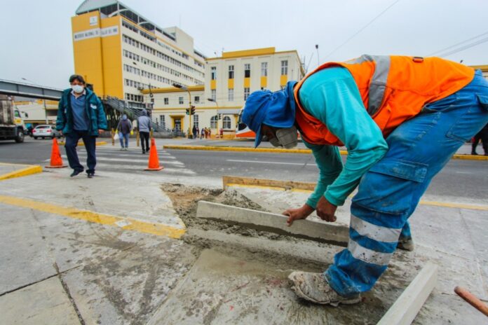 Construyen crucero peatonal para facilitar ingreso a Instituto del Niño