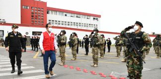 Policías que vencieron al coronavirus reciben homenaje