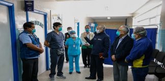 Ministro Zamora inspecciona hospital temporal en Huacho Ministro Zamora inspecciona hospital temporal en Huacho