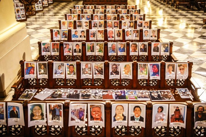 Fallecidos por coronavirus recibieron conmovedor homenaje