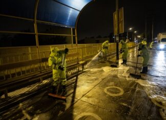 Desinfectan puentes y paraderos de Av. Circunvalación