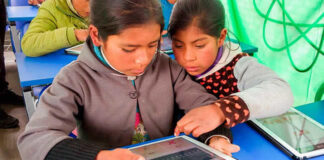 Entregan tablets a docentes y alumnos