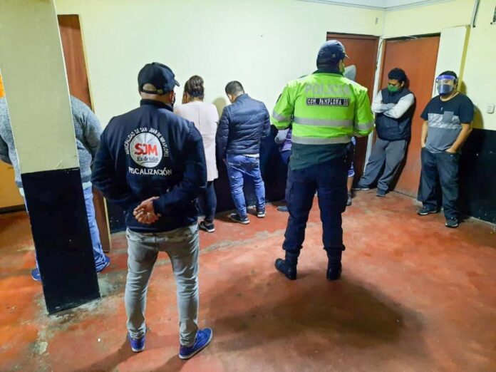 Armaron la jarana pese a tener un familiar con COVID-19