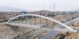 Puente peatonal Malecón Checa