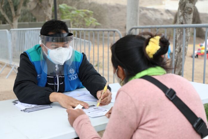 Formalizando a comerciantes reubicados
