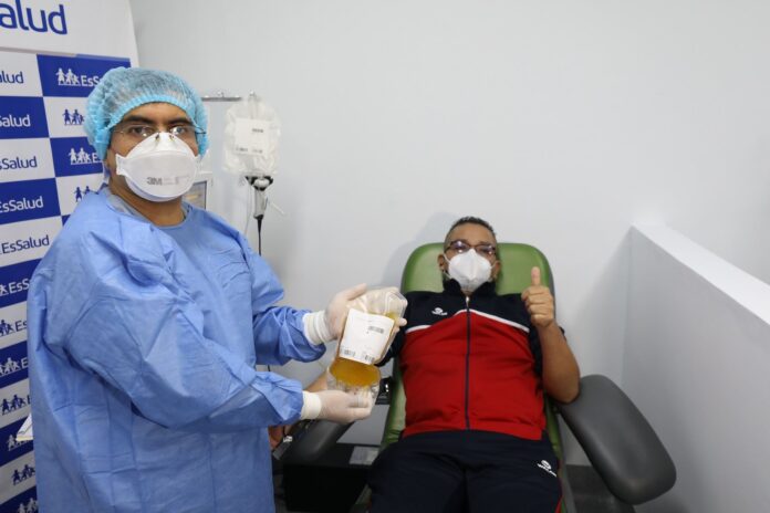 EsSalud trabaja con primer donante de plasma contra el Covid-19 EsSalud trabaja con primer donante de plasma contra el Covid-19