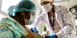 Bebés prematuros se alimentan gracias a banco de leche