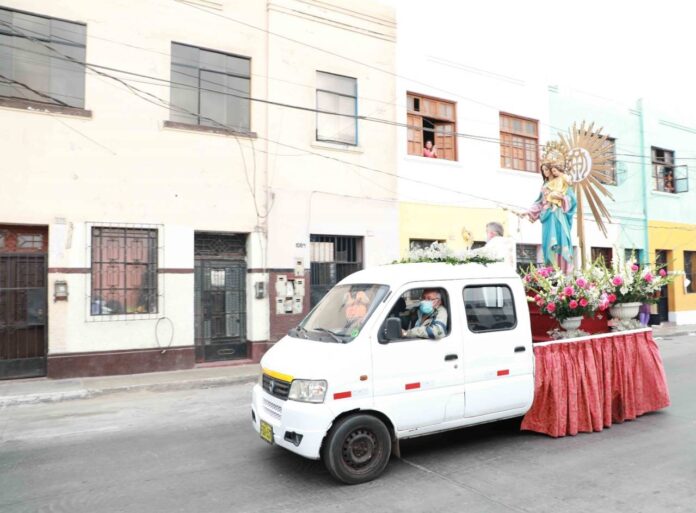 María Auxiliadora recorrió calles del Callao