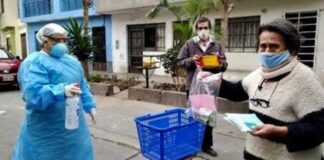 Pacientes reciben medicinas cerca a sus viviendas