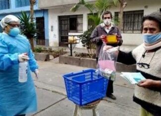 Pacientes reciben medicinas cerca a sus viviendas