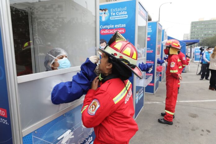 Realizan mil pruebas moleculares a bomberos y repartidores