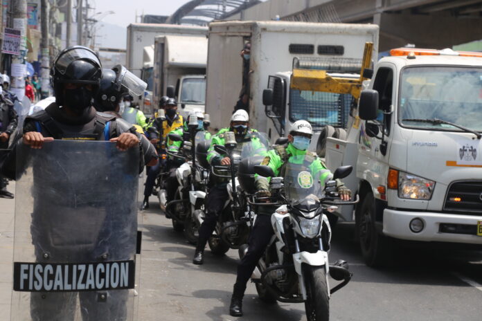 Ejecutan operativo de ordenamiento vehicular