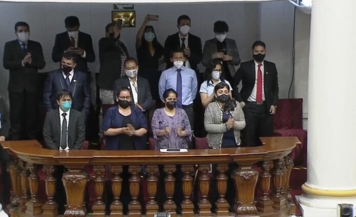 Familia de Inti Sotelo y Brian Pintado estuvieron en ceremonia de juramentación