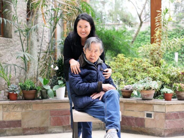 Alberto Fujimori y su hija Keiko Fujimori