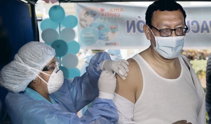 Vacunan contra la difteria a 2100 personas de SMP