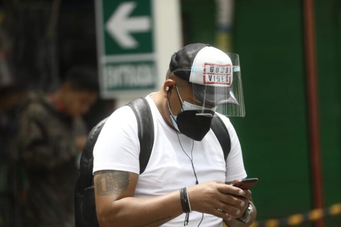 Uso prolongado de audífonos podría provocar sordera