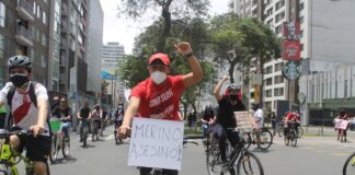 Miles de peruanos participan en bicicleteada por la democracia
