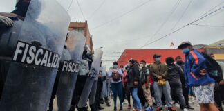 Comerciantes y fiscalizadores se enfrentan en Gamarra Comerciantes y fiscalizadores se enfrentan en Gamarra