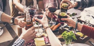 Reuniones familiares y sociales prohibidas por todo diciembre Reuniones familiares