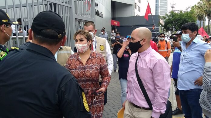 Obreros realizan con éxito segunda marcha contra Conafovicer