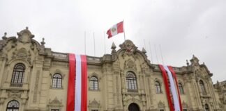 “Año del Bicentenario del Perú: 200 años de independencia” Palacio de gobierno