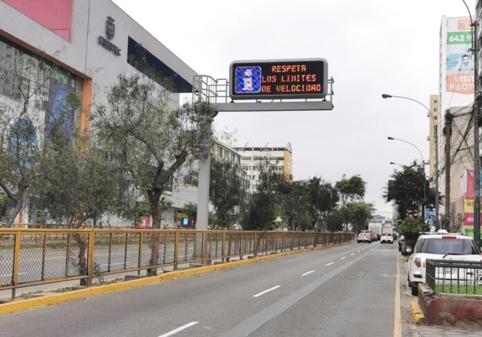 Paneles de mensajería para mejorar tránsito vehicular