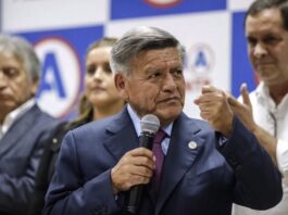 Acuña presenta demanda por frase “Plata como cancha” César Acuña