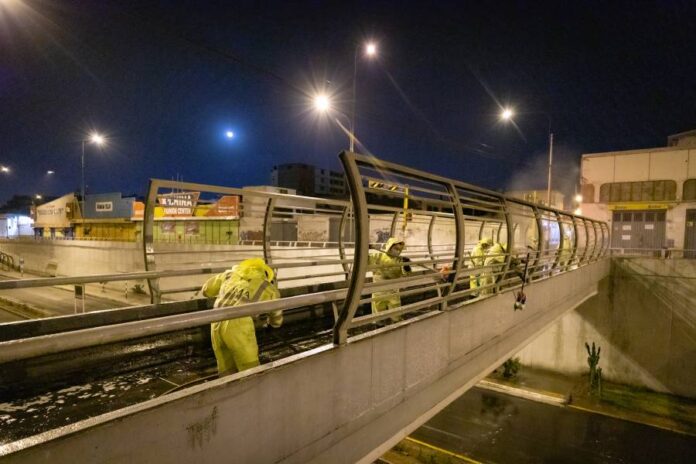 Desinfectan paraderos y rampas de la vía Expresa Grau