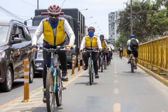 Orientadoras de las ciclovías de Lima