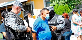 Policía retirado asesina y entierra a 14 personas en su casa