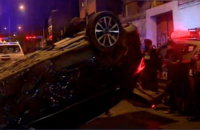 Persecución policial a locos del volante terminó en choque