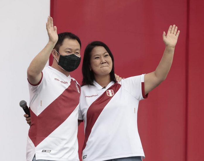 Kenji Fujimori y Keiko Fujimori